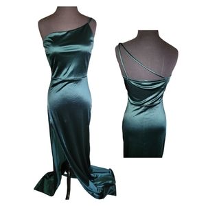 WINDSOR GREEN SIZE MEDIUM FLOOR LENGTH FORMAL DRESS GOWN Off shoulder